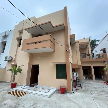 Hostel Backpackers Den Lucknow Zewnętrze zdjęcie