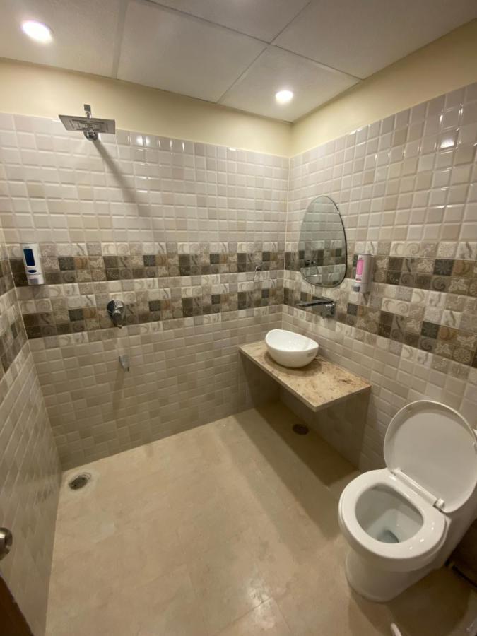Hostel Backpackers Den Lucknow Zewnętrze zdjęcie