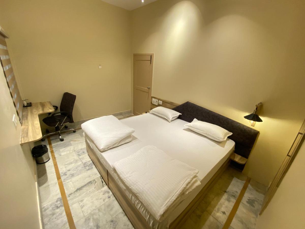 Hostel Backpackers Den Lucknow Zewnętrze zdjęcie