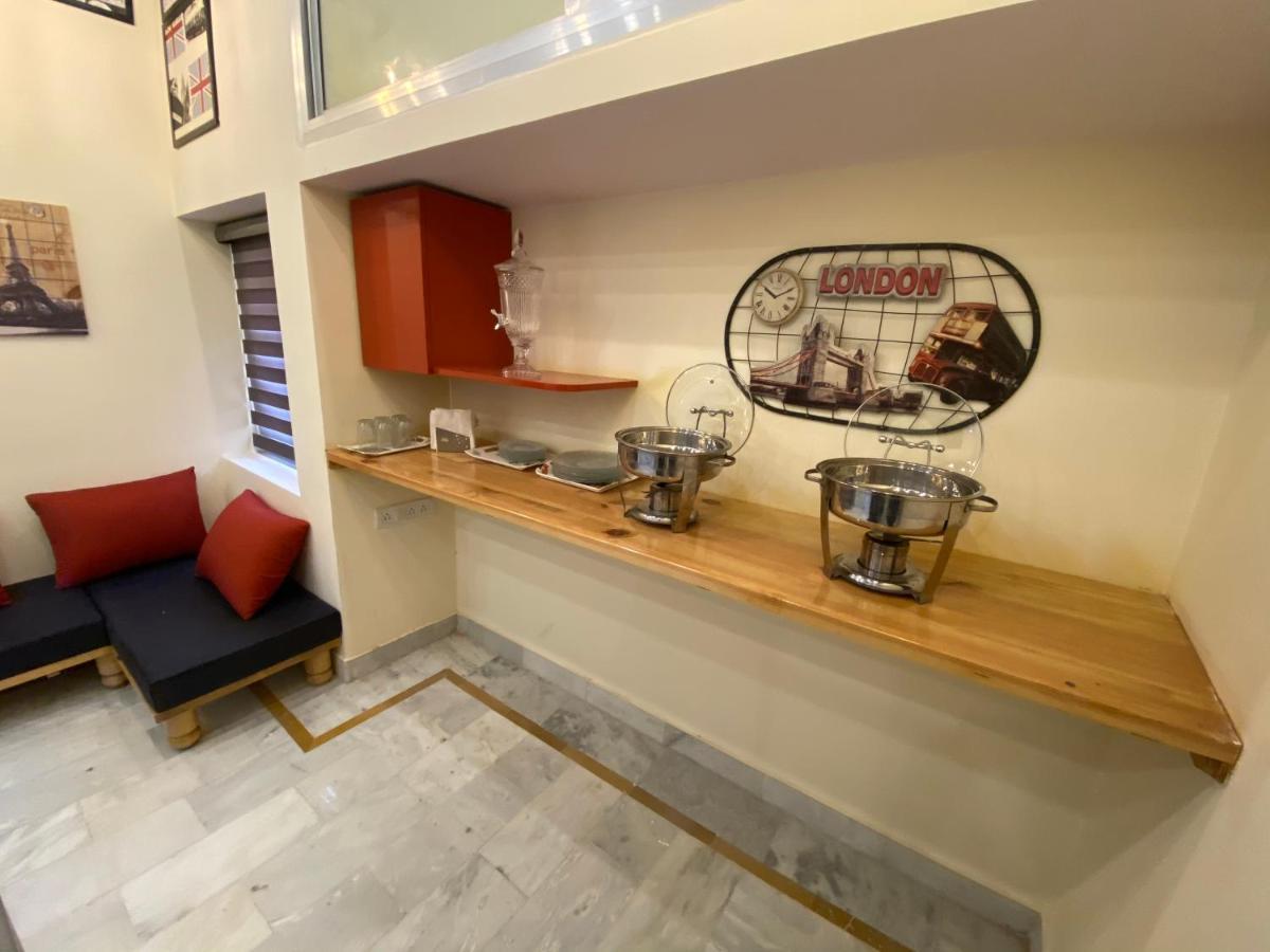 Hostel Backpackers Den Lucknow Zewnętrze zdjęcie