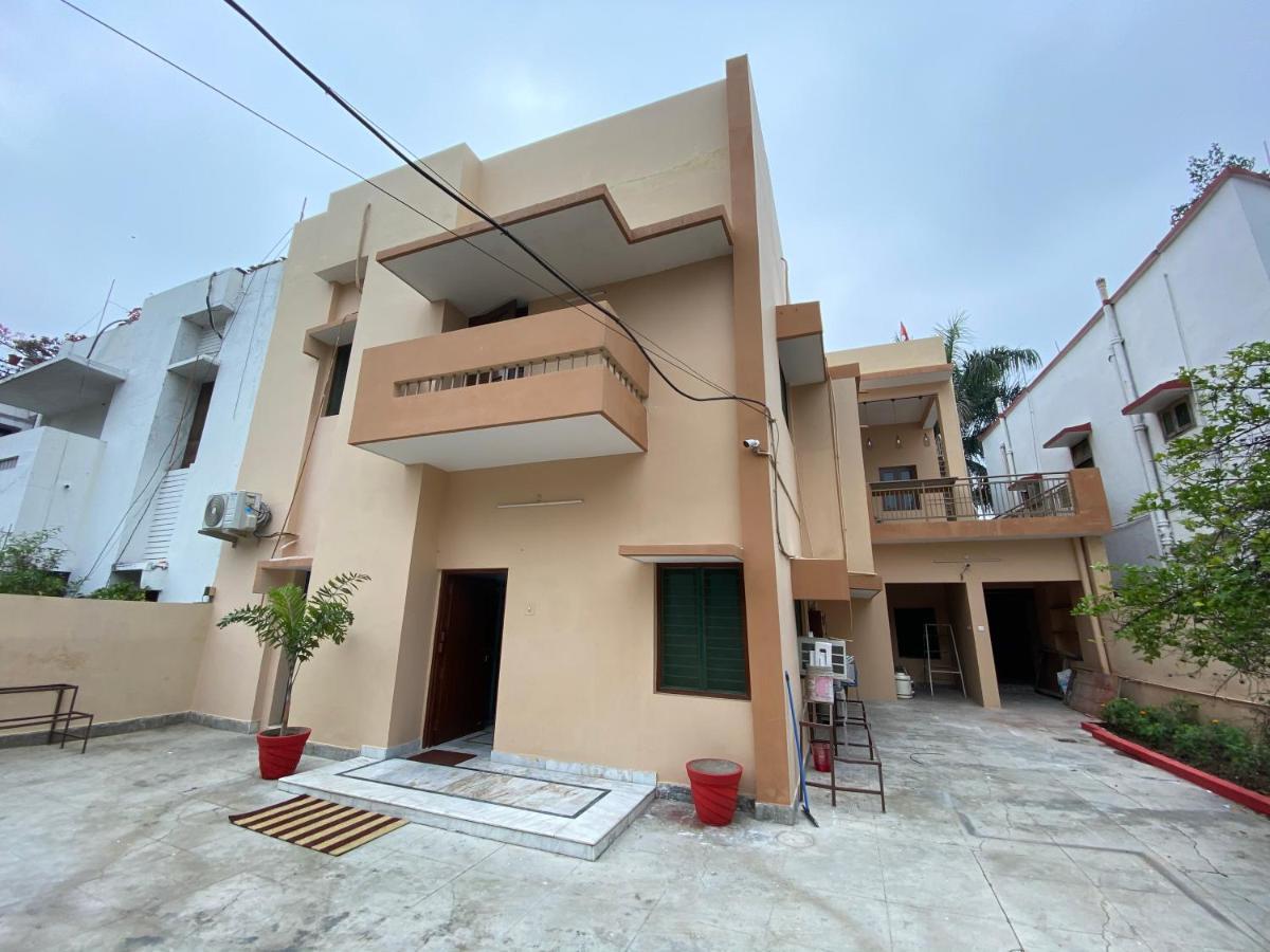 Hostel Backpackers Den Lucknow Zewnętrze zdjęcie
