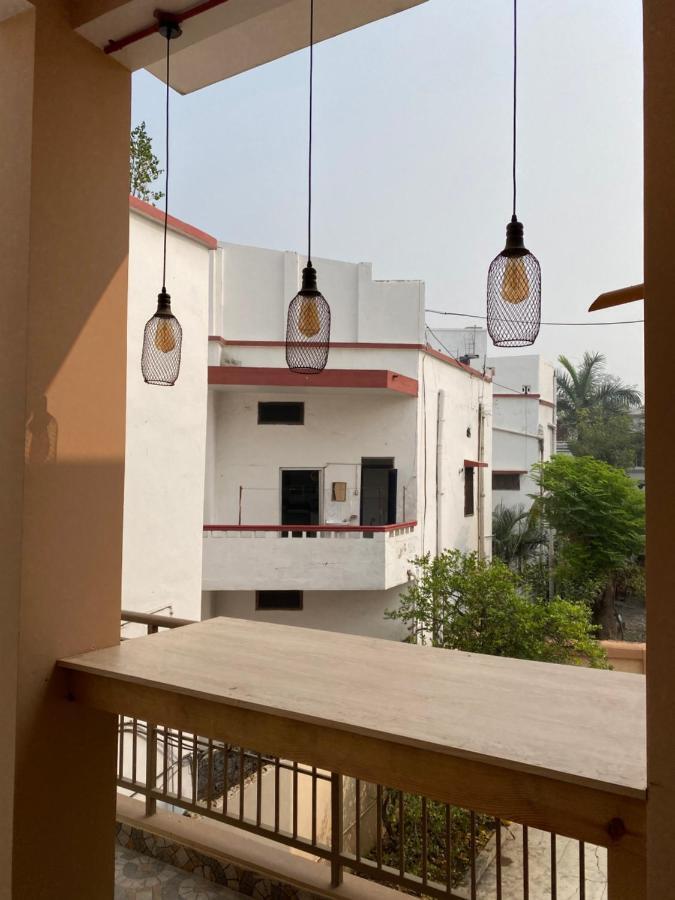 Hostel Backpackers Den Lucknow Zewnętrze zdjęcie