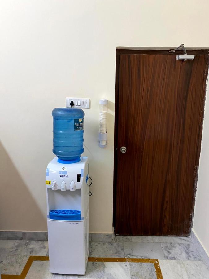 Hostel Backpackers Den Lucknow Zewnętrze zdjęcie