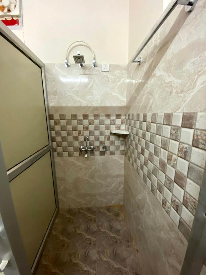 Hostel Backpackers Den Lucknow Zewnętrze zdjęcie